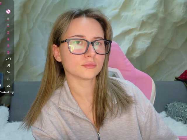 Alisa21-1 live cam on BongaCams