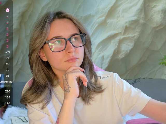 Alisa21-1 live cam on BongaCams