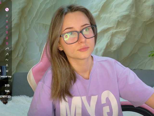 Alisa21-1 live cam on BongaCams