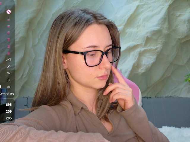 Alisa21-1 live cam on BongaCams