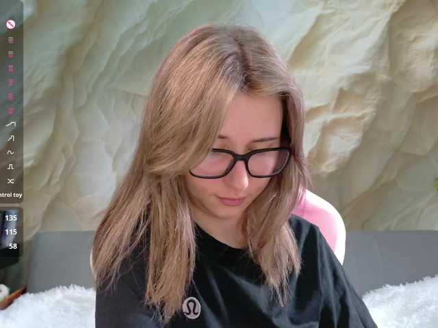 le modèle Unearthly est en webcam porno dans un show sur le site bongacams, il possède les tags suivants: White/Caucasian,Blonde,Shaved