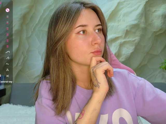 Alisa21-1 live cam on BongaCams