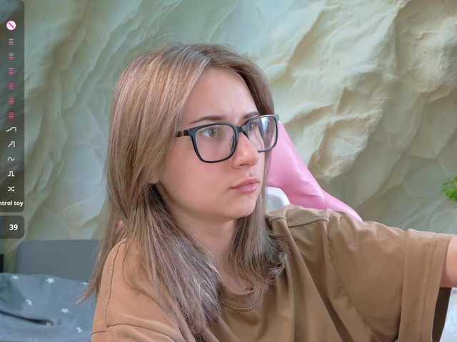 Alisa21-1 live cam on BongaCams
