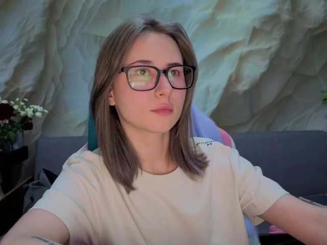 Alisa21-1 live cam on BongaCams