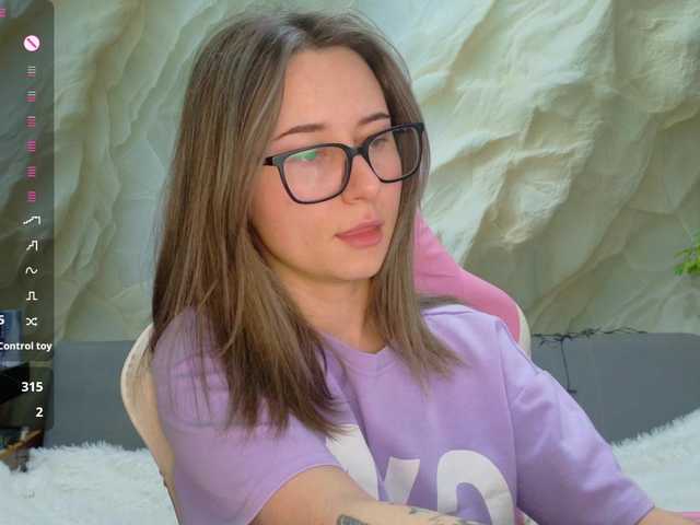 Alisa21-1 live cam on BongaCams