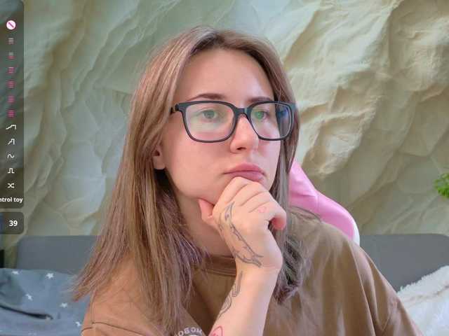 Alisa21-1 live cam on BongaCams
