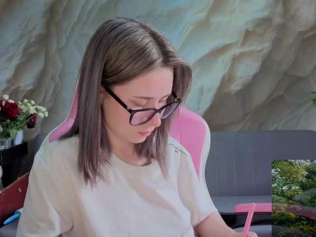 Alisa21-1 live cam on BongaCams