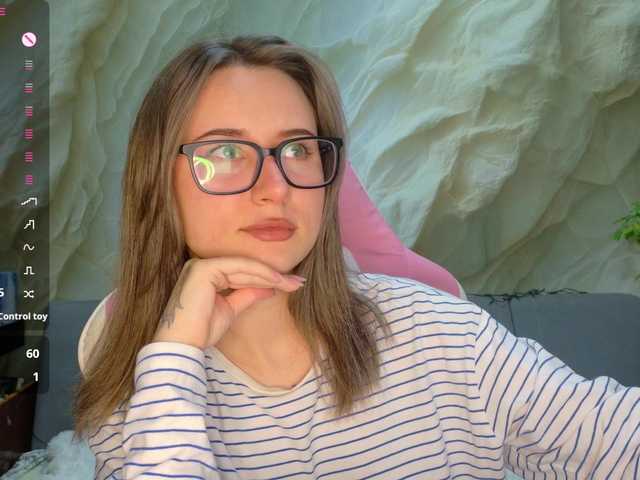 Alisa21-1 live cam on BongaCams