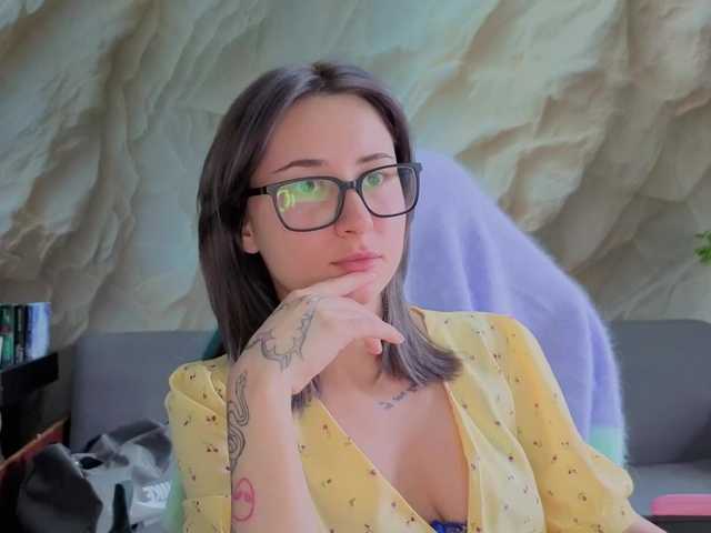 Alisa21-1 live cam on BongaCams