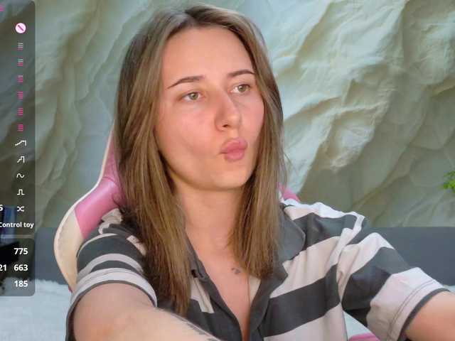 Alisa21-1 live cam on BongaCams