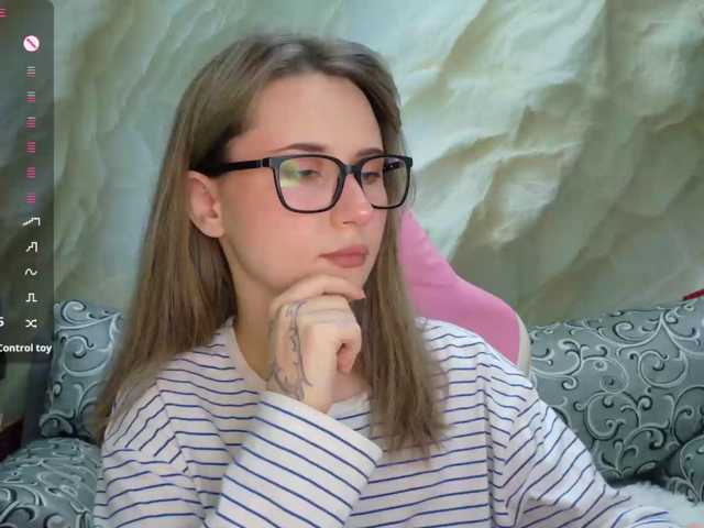 Alisa21-1 live cam on BongaCams