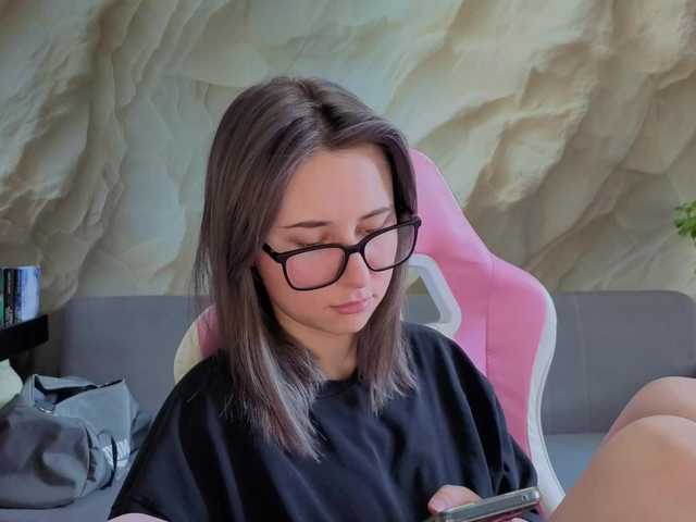 Alisa21-1 live cam on BongaCams