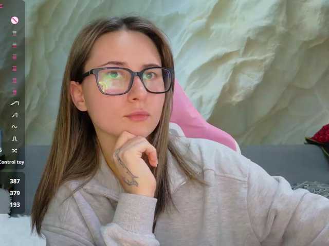 Alisa21-1, en directo ahora en BongaCams