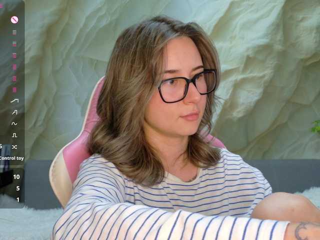 Alisa21-1 live cam on BongaCams