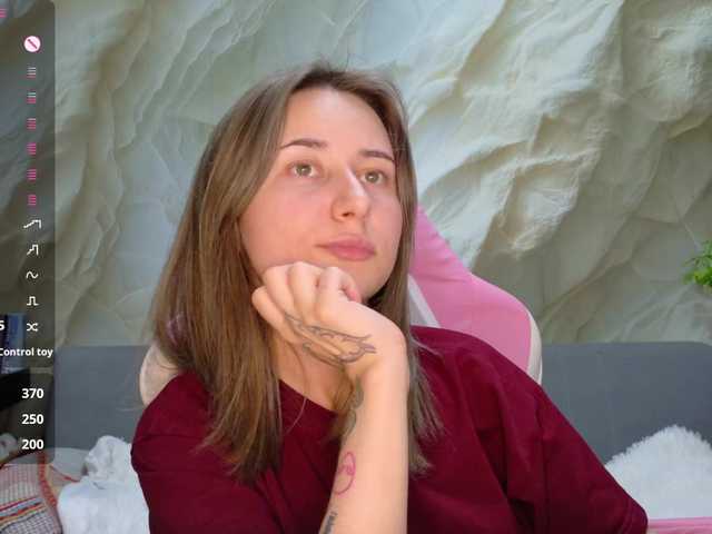 Alisa21-1 live cam on BongaCams