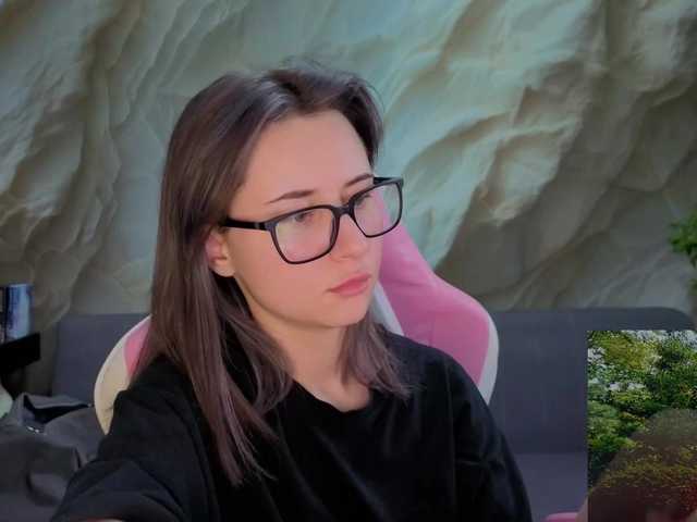 Alisa21-1 live cam on BongaCams