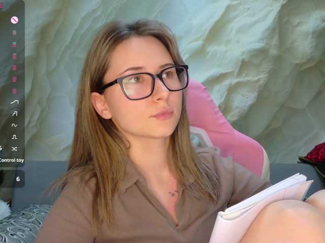 Alisa21-1 live cam on BongaCams