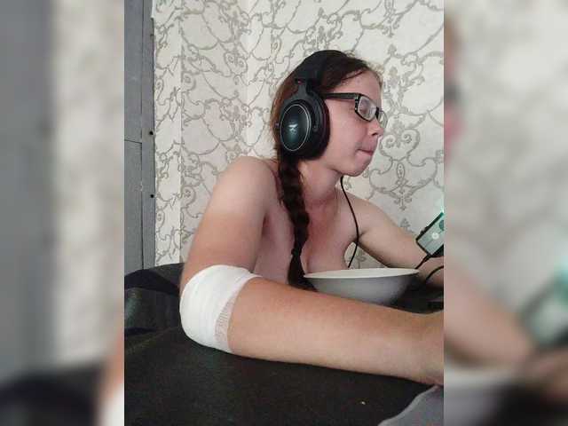 Kisa-malaya live cam on BongaCams