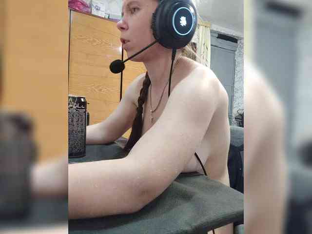 Este modelo está en vivo ahora. Kisa-malaya