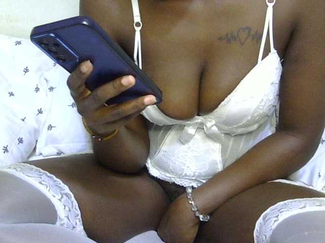 Ebonysonya2 live cam on BongaCams