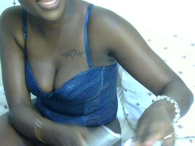 Ebonysonya2 live cam on BongaCams