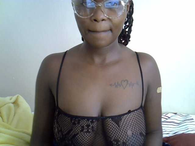 Ebonysonya2 live cam on BongaCams