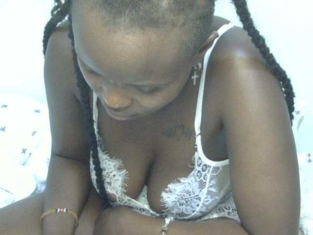 Ebonysonya2 live cam on BongaCams