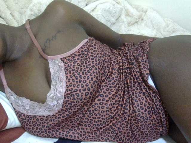 Ebonysonya2 live cam on BongaCams
