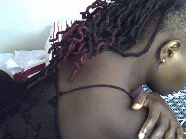 Ebonysonya2 live cam on BongaCams