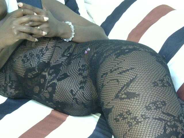 Ebonysonya2 live cam on BongaCams