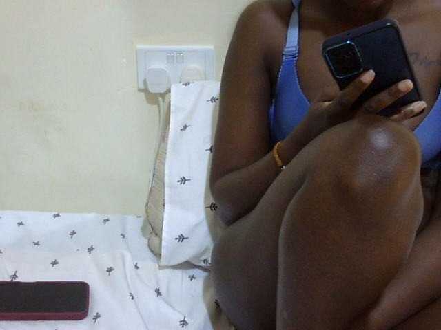 Ebonysonya2 live cam on BongaCams