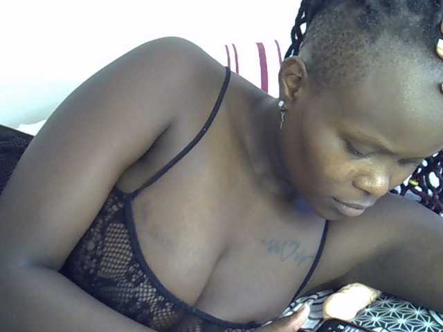 Ebonysonya2 live cam on BongaCams