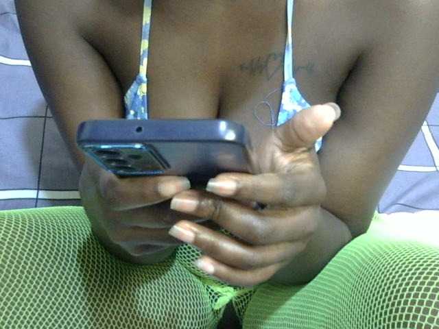 Ebonysonya2 live cam on BongaCams