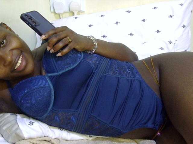 Ebonysonya2 live cam on BongaCams