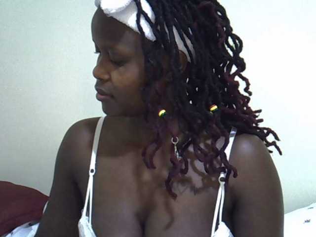 Ebonysonya2 live cam on BongaCams