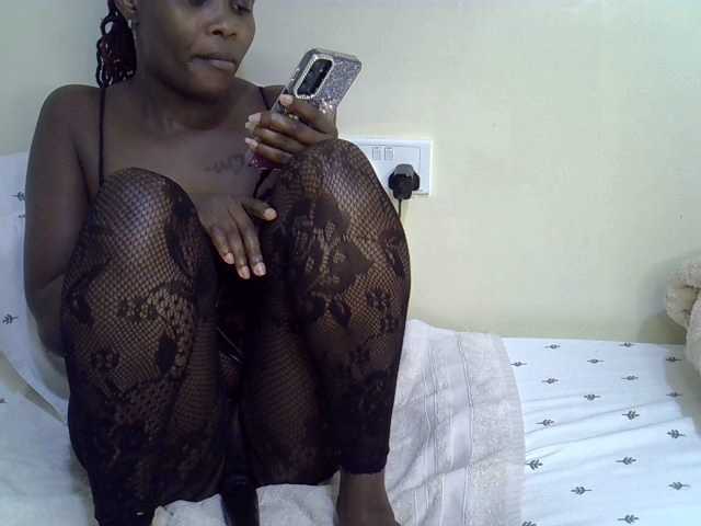 Ebonysonya2 live cam on BongaCams
