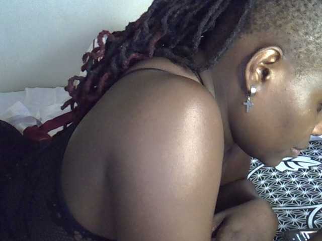 Ebonysonya2 live cam on BongaCams
