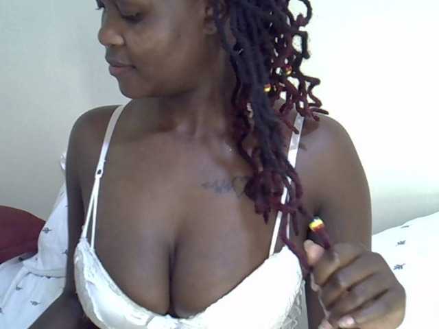 Ebonysonya2 live cam on BongaCams