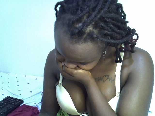 Ebonysonya2 live cam on BongaCams