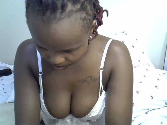 Ebonysonya2 live cam on BongaCams