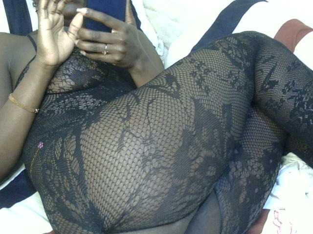 Ebonysonya2 live cam on BongaCams