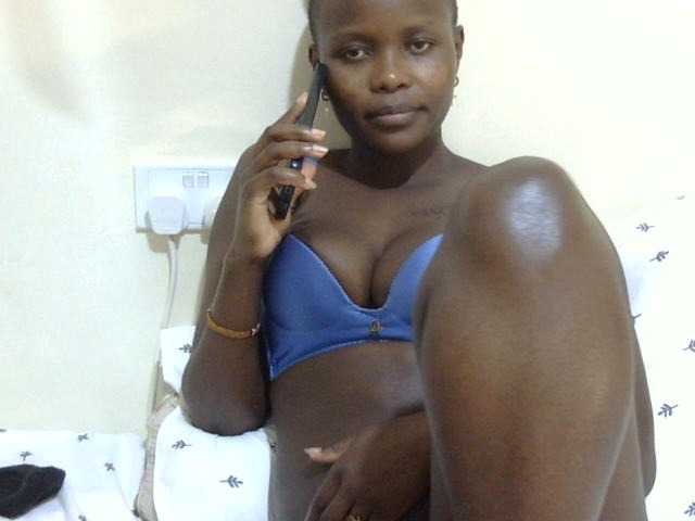 Ebonysonya2 live cam on BongaCams