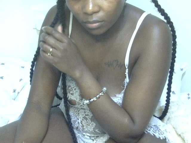 Ebonysonya2 live cam on BongaCams