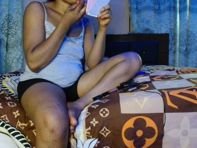 Joygiver01 live cam on BongaCams