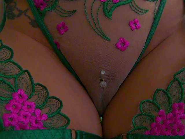 Foxxxy-MILF live webcam show