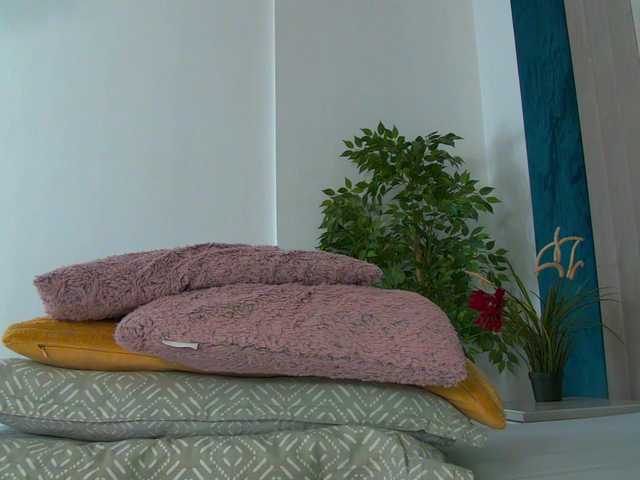 Foxxxy-MILF live cam preview