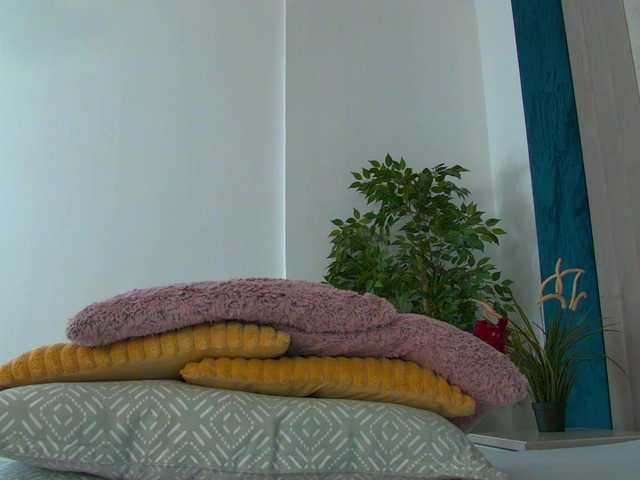Foxxxy-MILF live cam on BongaCams