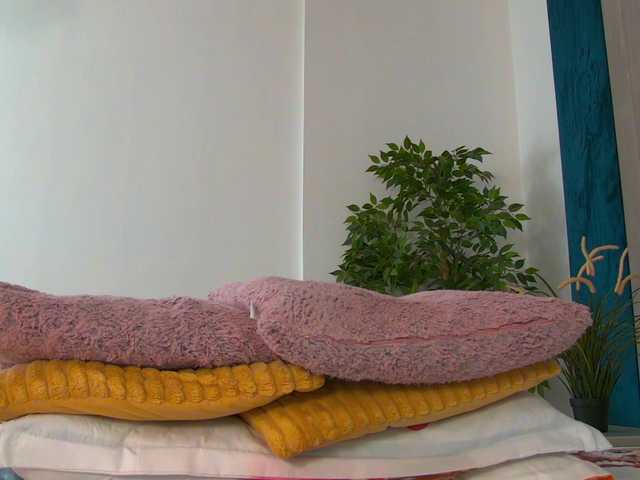 Foxxxy-MILF live webcam show
