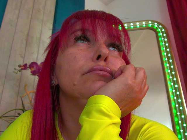 Foxxxy-MILF live cam on BongaCams