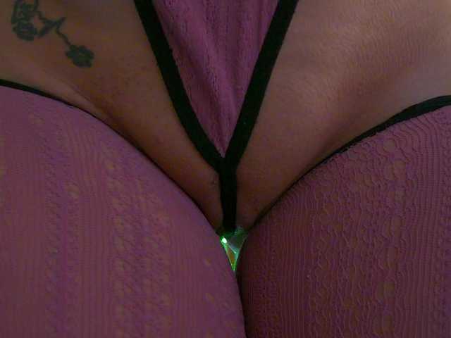 Foxxxy-MILF live cam on BongaCams